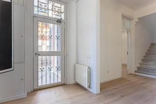 Miete Haus  Carrer alt de gironella. Oficina en alquiler en les tres torres