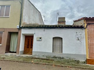 House en Calle on�simo redondo 6. Casa molinera en gomeznarro