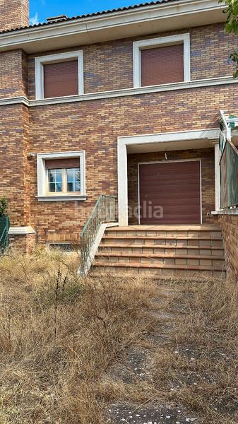 Foto 9d73d363-91bc-48d1-b360-8f9eb448320f. Chalet en urbanización ciudad del golf 33 chalet adosado en urb ciudad del golf en Grijota