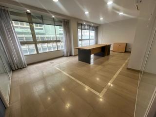 Lloguer Oficina  Calle luis morote. Oficina en alquiler en luis morote: espacio profesional con alma