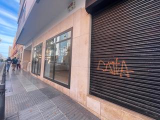 Location Local commercial à Calle veintinueve de abril 6