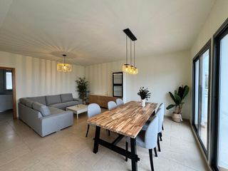 Rent Flat  Poetisa mercedes pinto. Piso recién reformado con fabulosas vistas