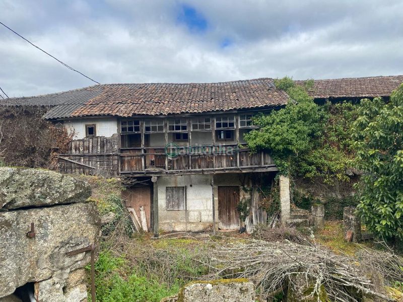 Foto 1510a0f5-4e3b-40e7-8239-834e97909378. Casa amb calefacció a Castrelo de Miño