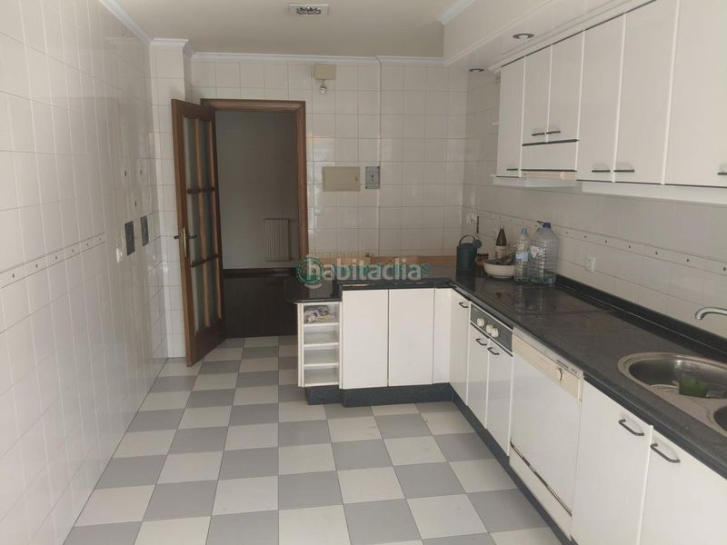 Foto 74618246-d45a-4761-94a9-291eacd0ed0a. Pis amb calefacció aparcament a Universidad Ourense