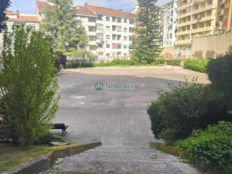 Foto f0c686d2-b351-4e18-9dd2-59f9add045c3. Pis amb calefacció aparcament a Universidad Ourense