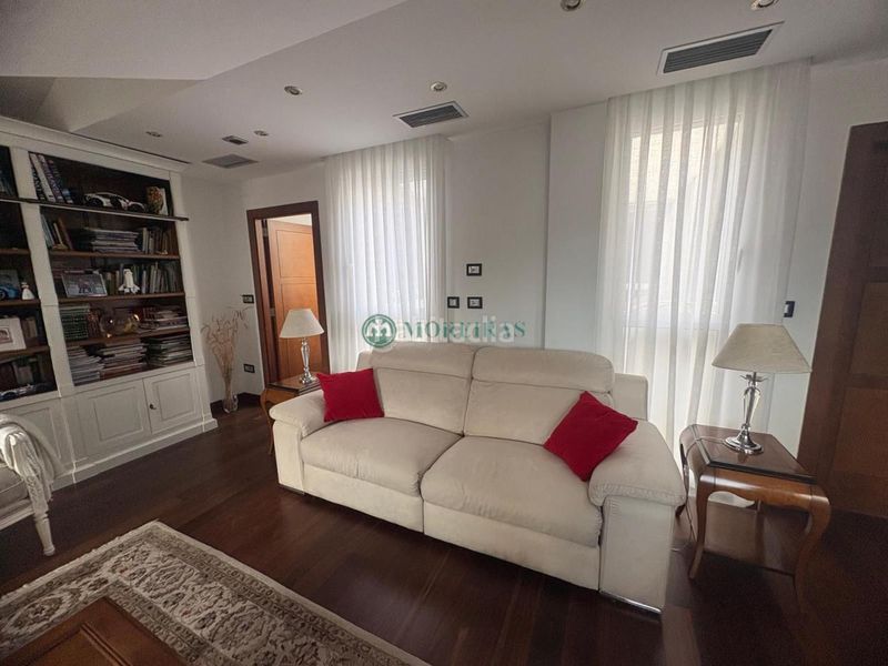 Foto 164eb80c-8c7f-461d-8bd1-acf4e0e46733. Piso en Casco Viejo Ourense