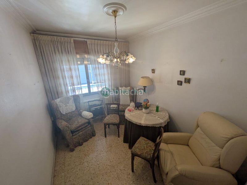 Foto e5f8016b-90ac-4632-9a0d-8b52f6e89340. Piso en Centro Ourense