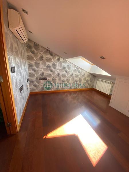 Foto 70f0caeb-28f4-419e-a8b0-223d19ea08a8. Zweistöckige wohnung mit heizung parking in San Rosendo Ourense