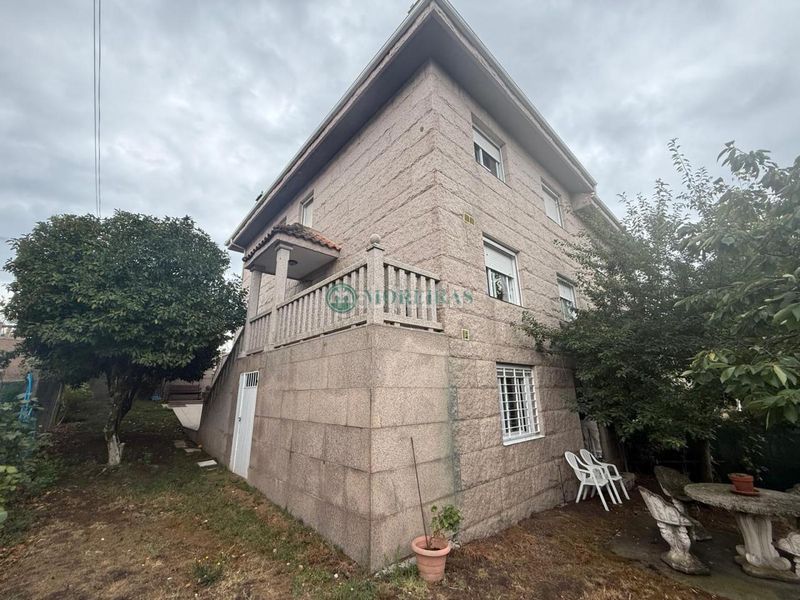 Foto b824caeb-f1dd-40ef-9915-46e2f24eb0a5. Chalet en San Rosendo Ourense