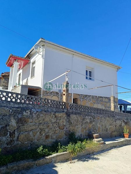 Foto 871489f4-3f95-4a7e-bccc-a095fa64cf3e. House with heating parking in Pereiro de Aguiar (O)
