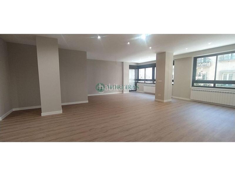 Foto 009eca2f-ffc2-483e-aa5f-20c2fcd70f8d. Appartement avec chauffage parking dans Centro Ourense