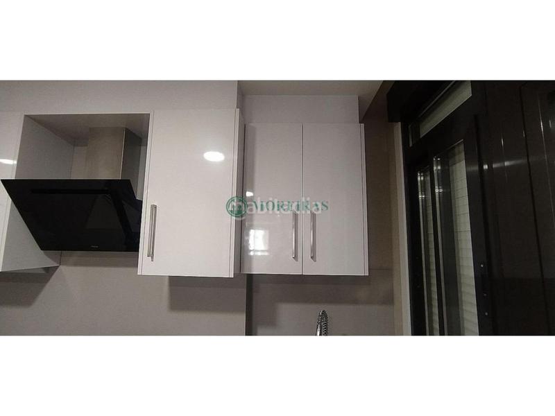 Foto c3162b2e-4dc3-48a7-b092-abf043289b33. Piso en Centro Ourense