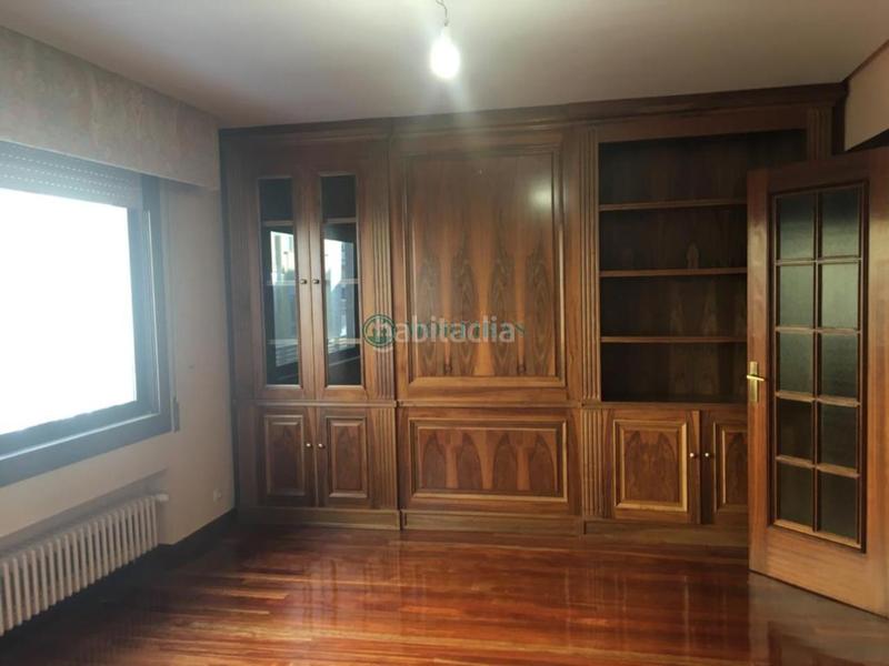 Foto d73b8d98-00d7-4c1a-8c4e-94e9f51004ae. Pis amb calefacció aparcament a Centro Ourense