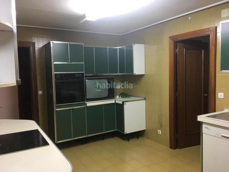 Foto e13cb1a7-151b-47a0-9583-56bcc689b0f4. Pis amb calefacció aparcament a Centro Ourense