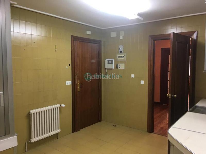 Foto f1c2cff5-af54-4215-8430-367a693fabff. Pis amb calefacció aparcament a Centro Ourense