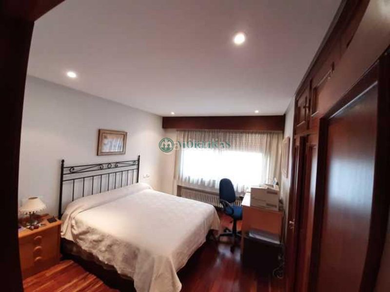 Foto 009a7688-bff2-496b-b74d-58a849925f10. Piso en Centro Ourense