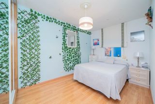 Appartement à Calle del parque éboli 17d. Piso de 3 dormitorios con doble terraza acristalada.