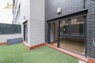 Appartement  Avenida juan pablo ii. Planta baja de 2 dormitorios con 2 terrazas, doble orientación y