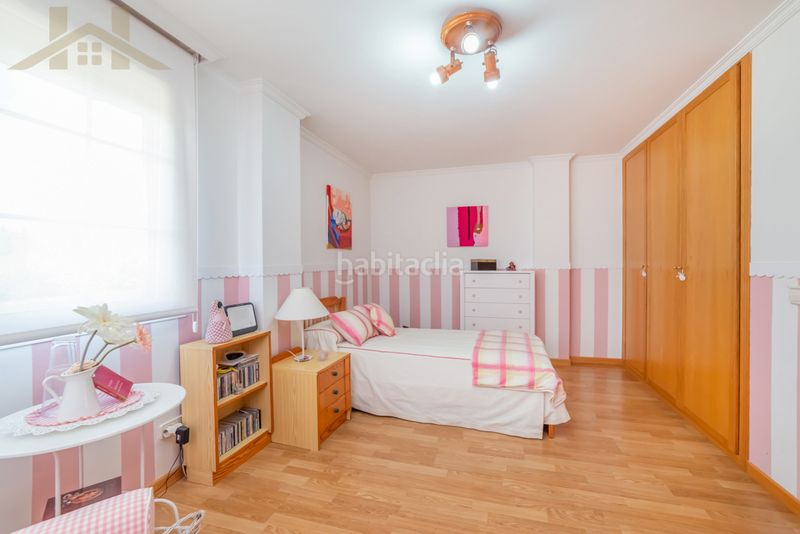 Foto a526a8a3-4e60-4f8d-995e-a1a88f2a35e7. Casa aparellada amb calefacció aparcament a Parque Europa-Los Pitufos Pinto