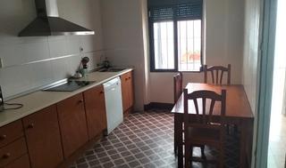 Haus in Calle pi y margall 26. Encantadora casa en venta con amplia parcela de 337 m². ¡un hoga