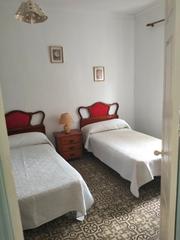 House in Calle pi y margall 26. Encantadora casa en venta con amplia parcela de 337 m². ¡un hoga