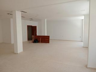 Lloguer Local Comercial a Calle san pablo 24. Local comercial en alquiler de 50 m² en calle, con baño. ideal p
