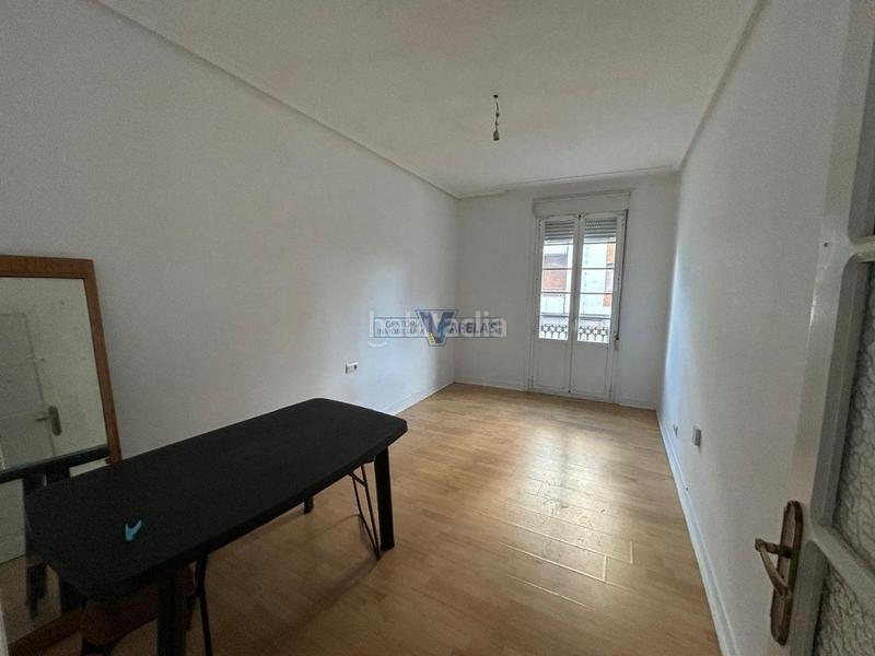Foto a035a6db-b23e-4ff1-a3a8-ab5f186b0d6f. Piso en A Carballeira Ourense