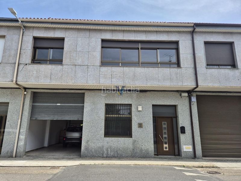 Foto f069a118-15b1-4bfd-9562-b293fa82bb8b. Casa adossada amb calefacció a Xinzo de Limia
