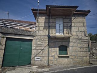 Casa a Amoeiro