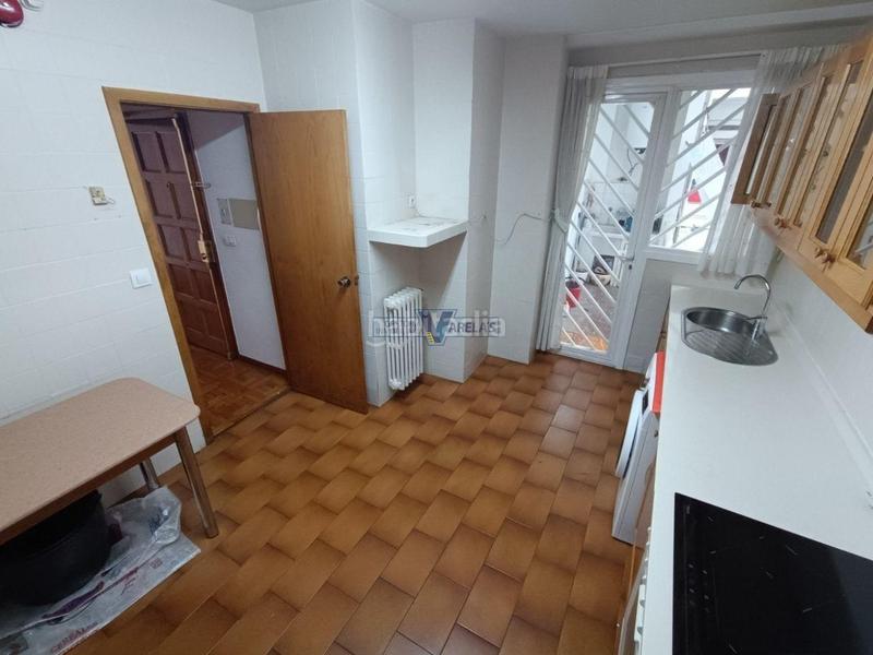 Foto 0d5860ad-66ce-4e1d-bf04-81c8d1e1e9d8. Piso en Centro Ourense