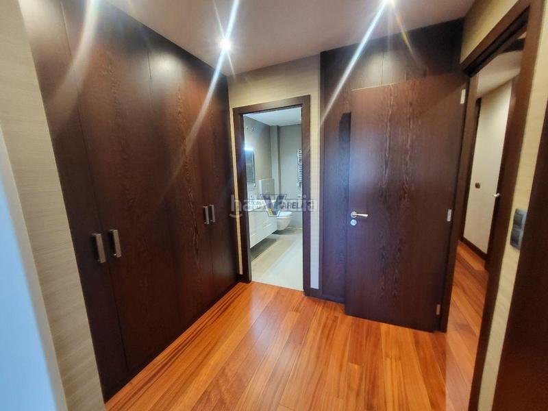 Foto 3f653b33-8f87-427f-b736-7be9b41ada79. Dúplex amb calefacció aparcament a Centro Ourense