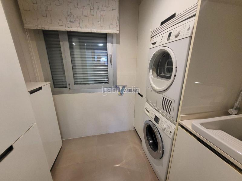 Foto e4a0d1ec-b783-4a43-bba9-7a0c6756abc3. Zweistöckige wohnung mit heizung parking in Centro Ourense