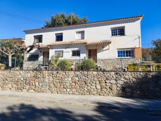 Towny house  Carrer can sau. 2 viviendas unifamiliares pareadas en parcela esquinera con ento