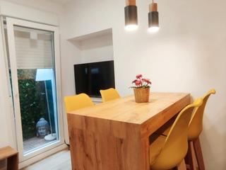 Location Studio  Carrer josep pla. Disponible: preciosa planta baja amueblada en tossa de mar – con