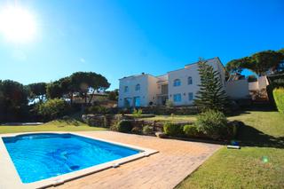 Chalet  Avinguda rocaferrera 1. Villa contemporánea de alto standing con vistas al mar y gran ja