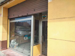 Local Comercial en Calle austria 6. Local comercial via principal