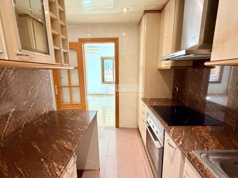 Foto 043ff0a4-50eb-45c9-a4b8-0a8872bb8f18. Piso  en venta en Sants Barcelona