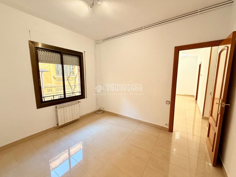 Foto 1b26f97e-5adf-41c5-b796-73d0b1be5f18. Piso  en venta en Sants Barcelona