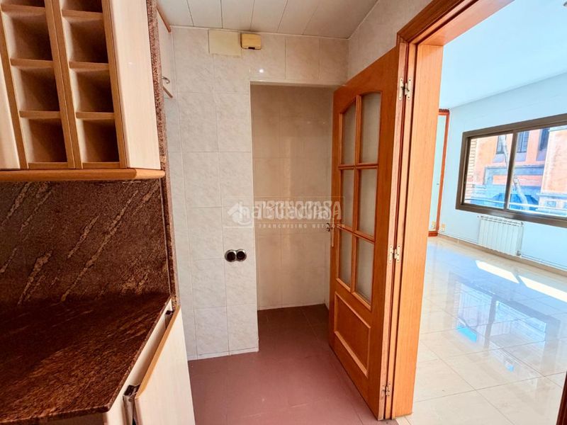 Foto 2214151b-8685-4c41-a353-d4ff591e7f9e. Piso  en venta en Sants Barcelona