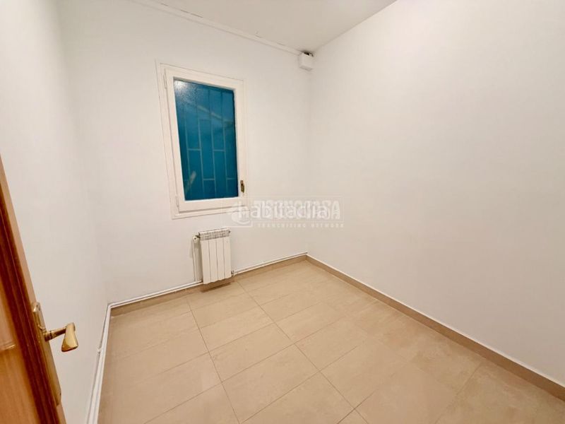 Foto 2cf53f8f-6b71-42e3-bf7f-923e967bc121. Piso  en venta en Sants Barcelona
