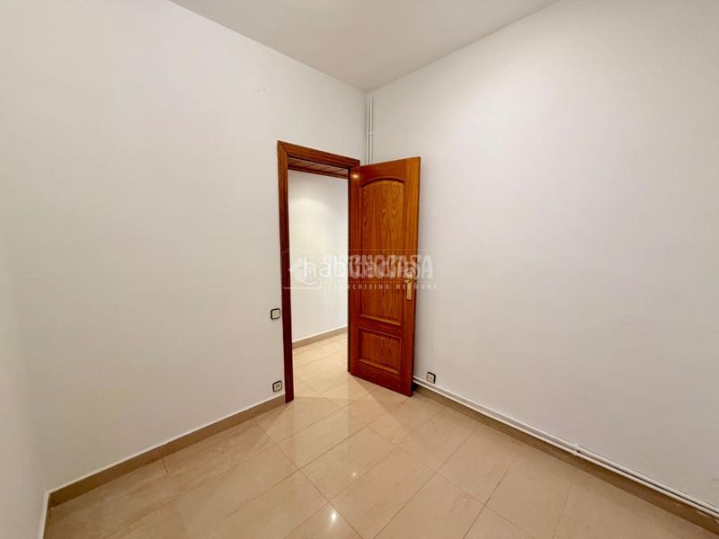 Foto 390dcfb1-0235-4461-83e6-0d2ffcc712f6. Piso  en venta en Sants Barcelona