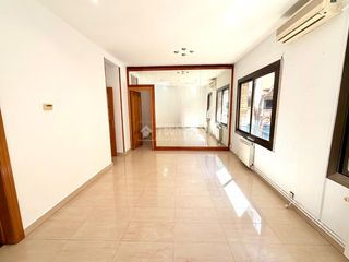 Flat in Sants. Piso en venta en barcelona