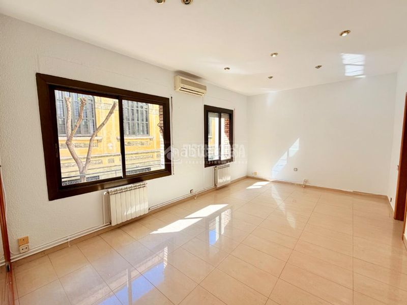 Foto 8fd336a4-682a-4faa-a860-264cab40fe8e. Piso  en venta en Sants Barcelona