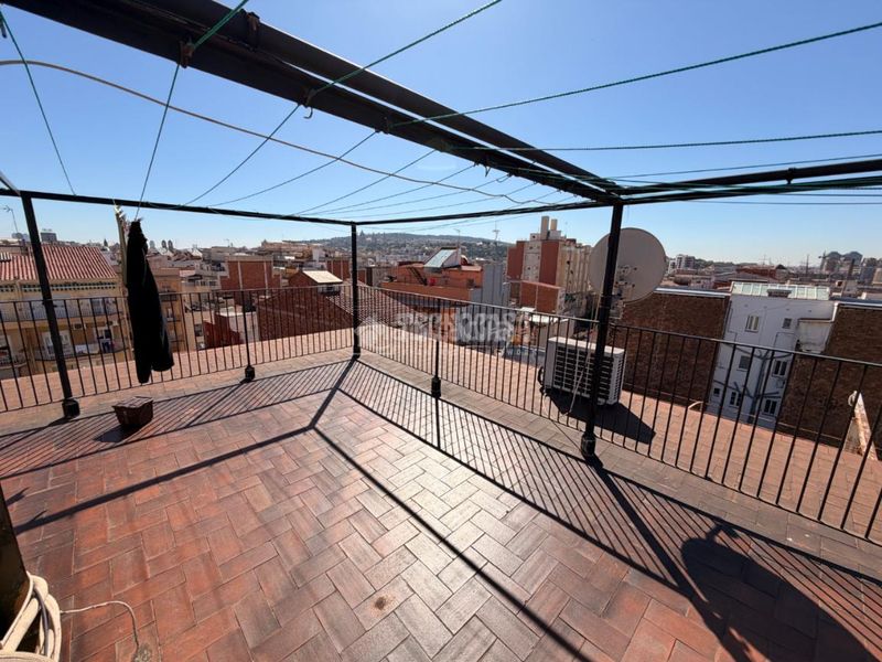 Foto b0fb0de8-de82-4e01-842d-a912b3714771. Piso  en venta en Sants Barcelona