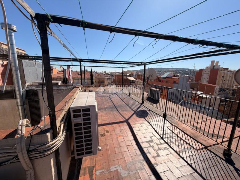 Foto ec2d8e52-cc16-40c8-87cd-117a705560d3. Piso  en venta en Sants Barcelona