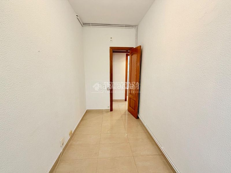 Foto f264282b-042b-425d-8d12-77a555fb4b9c. Piso  en venta en Sants Barcelona
