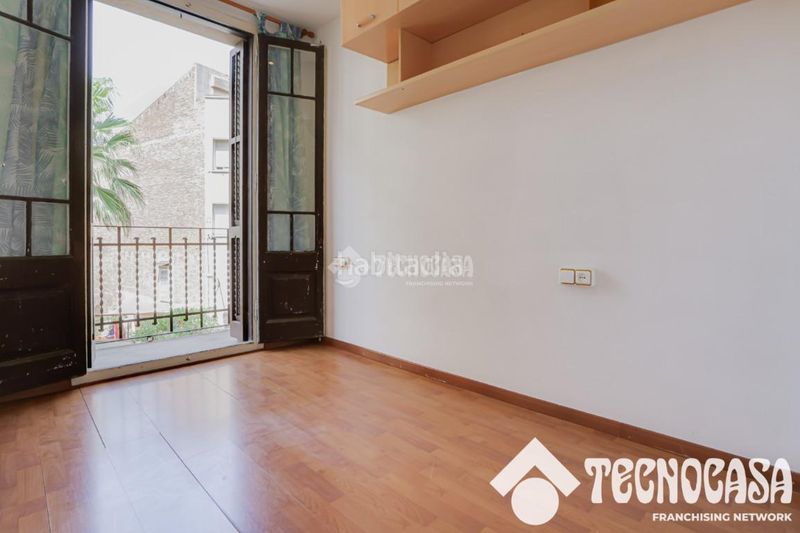 Foto 89699588-5d66-4054-b280-ff22b01ea8e2. Pis a Sants Barcelona