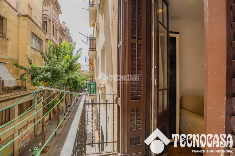 Foto e985dc40-827e-4f0b-a42b-2d1354695479. Pis a Sants Barcelona