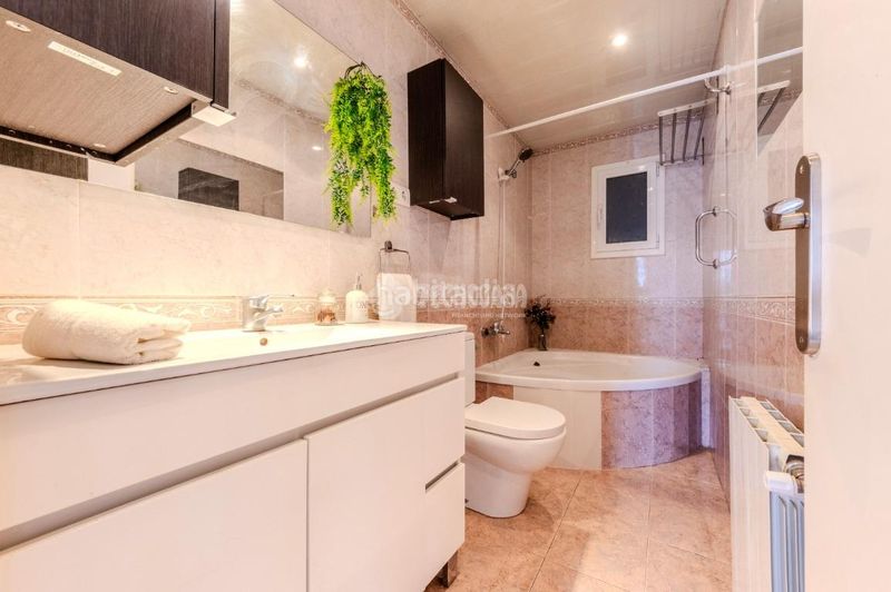 Foto 047c2444-db5b-4c46-a15a-650d4e51c319. Piso  en venta en Sants-Badal Barcelona