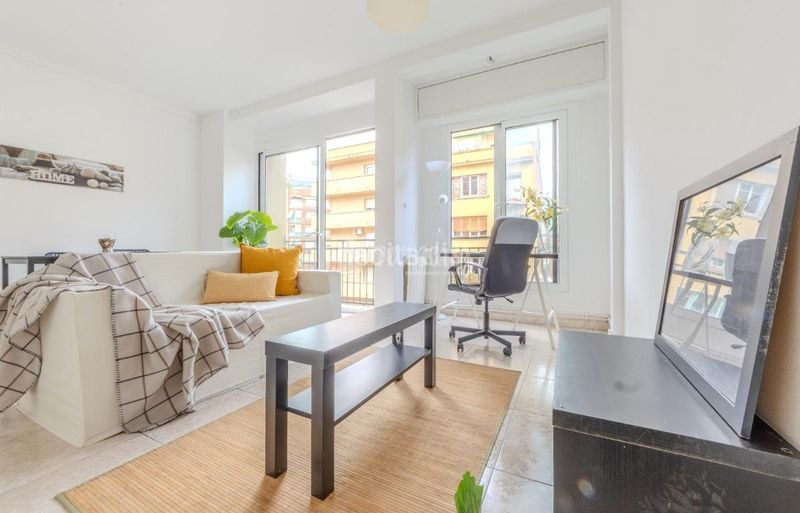 Foto 2c8d93f8-1aa1-4f3a-a7f0-64498dc8b453. Piso  en venta en Sants-Badal Barcelona